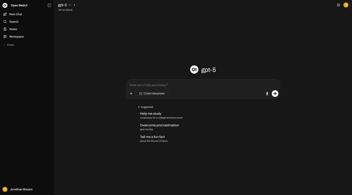Interfaz principal de Open WebUI con lista de chats y área de conversación